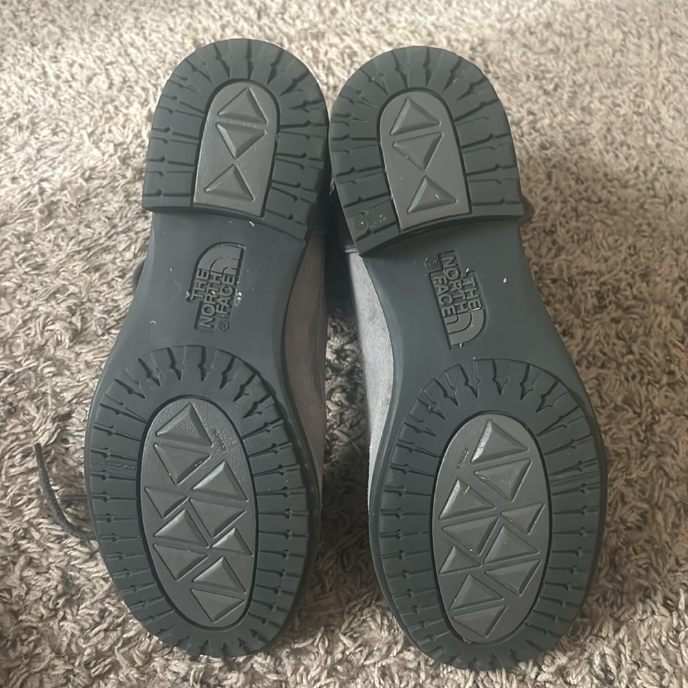 The North Face Women's Boots Lace -Smoked Pearl Grey/Dark Shadow Grey, size 6.5 - Picture 8 of 9